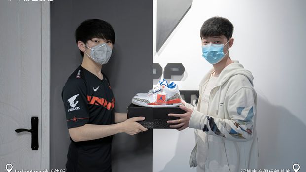 LoL Esports: JackeyLove joins Top Esports