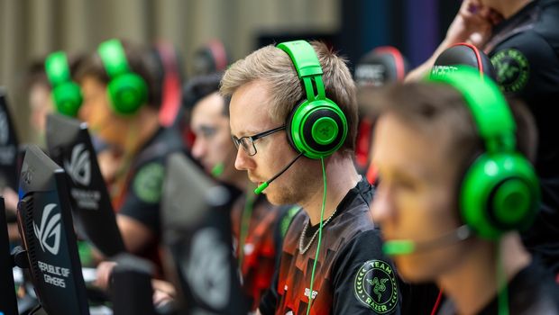 Epicenter 2019 reaches playoffs as mousesports and Vitality dominate