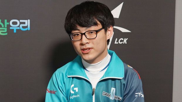 Stats of League of Legends pro who got Challenger without using same champion twice