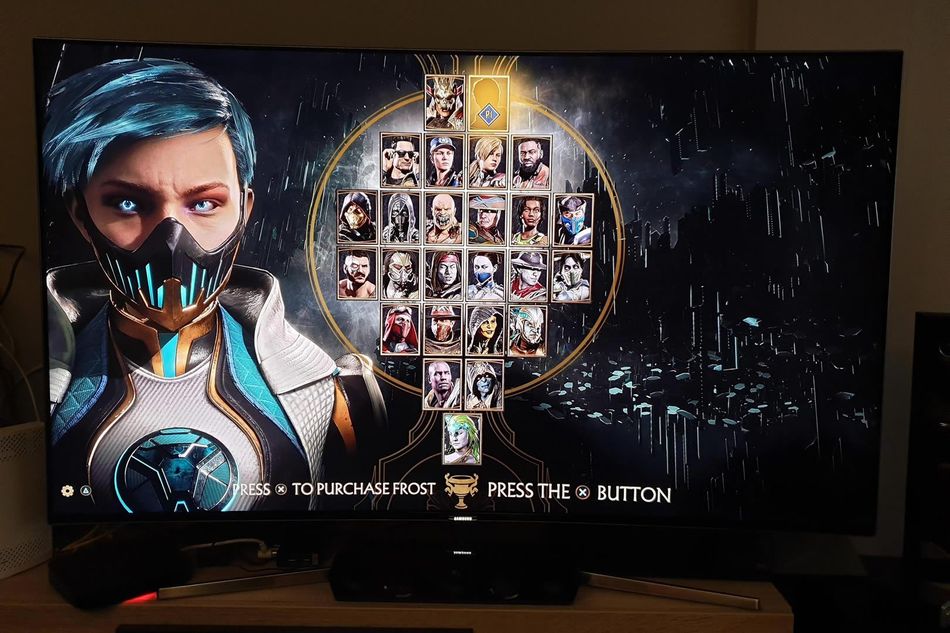 Roster screen showing Mortal Kombat 11 fighters