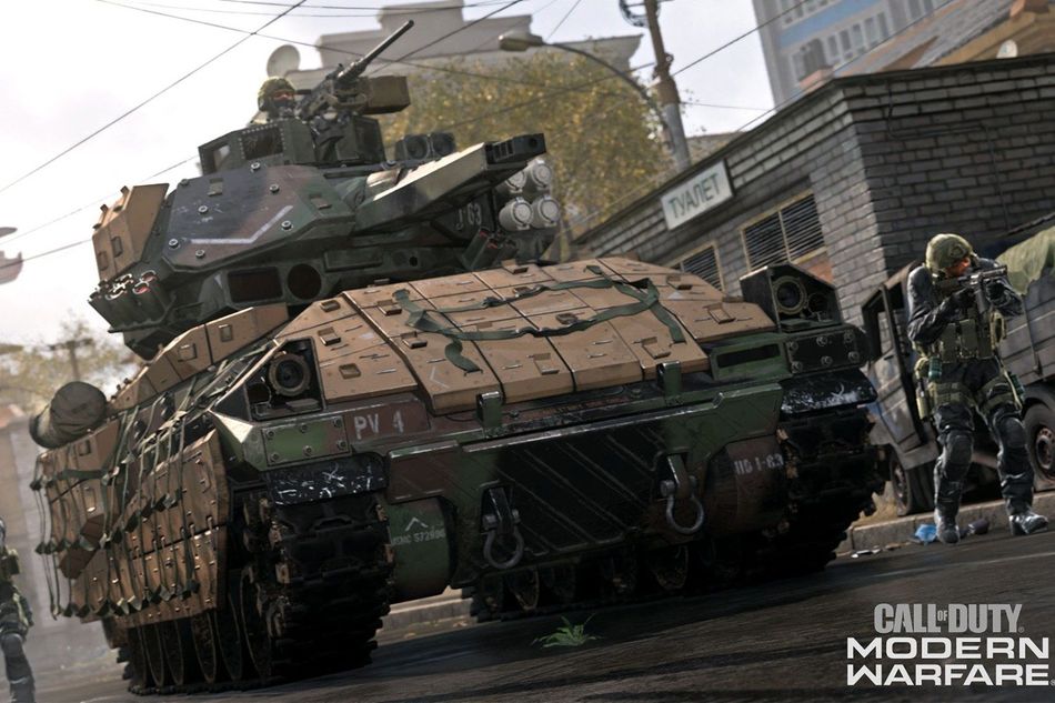COD: Modern Warfare screenshot showing a tank and several soldiers