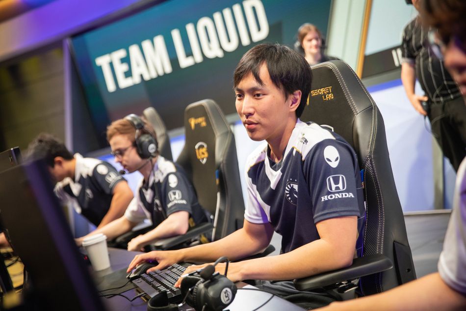 League of Legends pro player Doublelift on stage