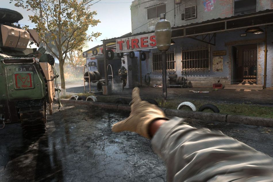 modern warfare screenshot showing a character throwing bomb