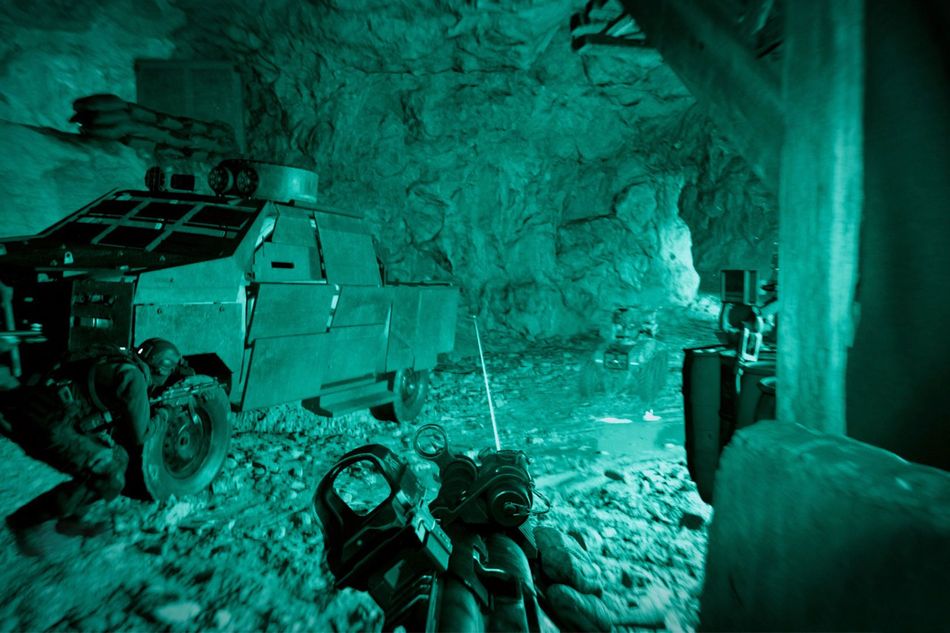 Call of Duty: Modern Warfare screenshot showing nightvision combat