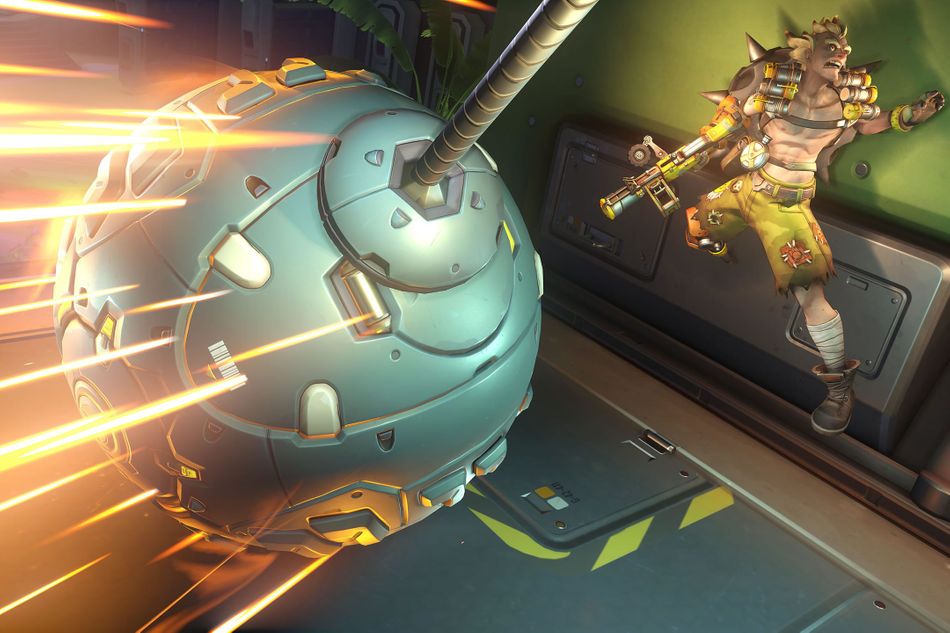 Overwatch hero Hammond attacking a stunned Junkrat