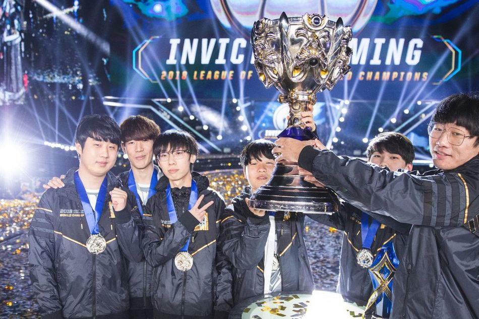 Picture of Invictus Gaming celebrating their World Championship victory