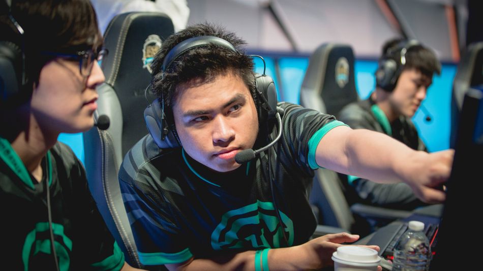 Immortals player Xmithie on stage
