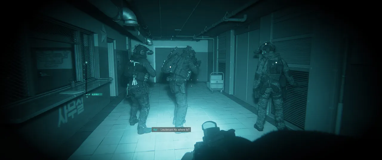 Away from the brawls, Modern Warfare 4 leans on the slow, tense room, clearing the reboot made its signature back in 2019.