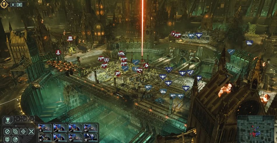 Gameplay screenshot shows iconic W40K architecture